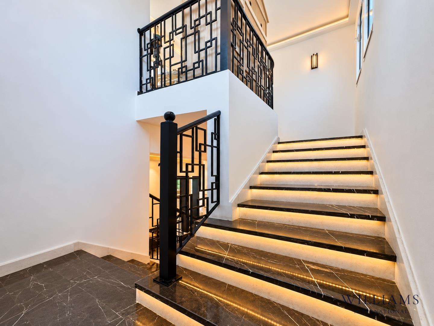 EXCEPTIONAL LOCATION | CORNER | HUGE 7787 PLOT