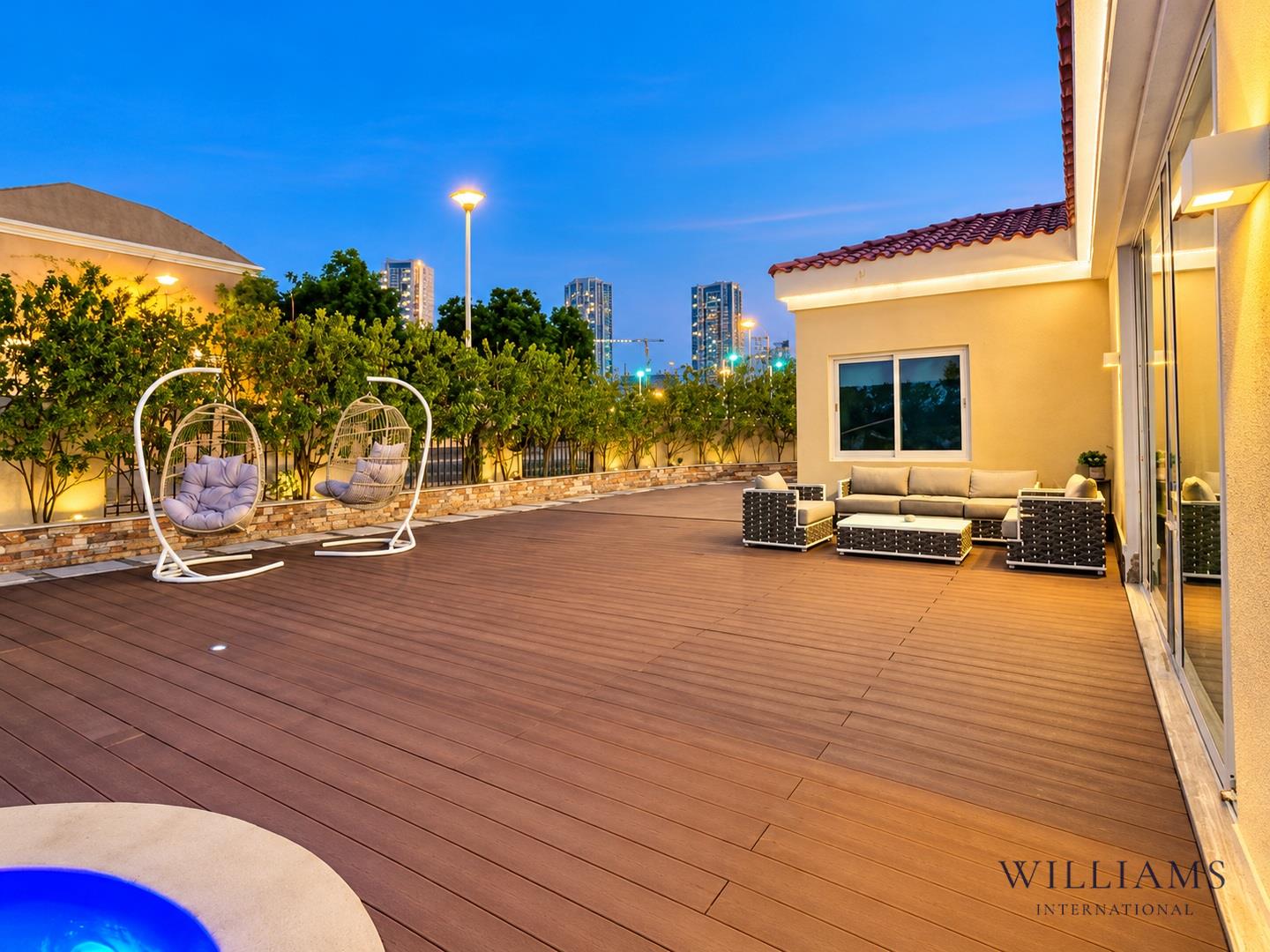 EXCEPTIONAL LOCATION | CORNER | HUGE 7787 PLOT