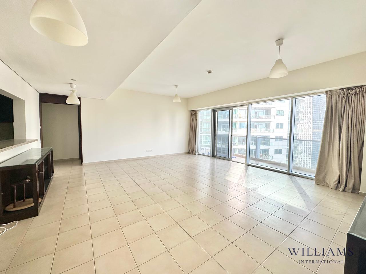 MARINA VIEWS | VACANT | LARGE LIVING SPACE