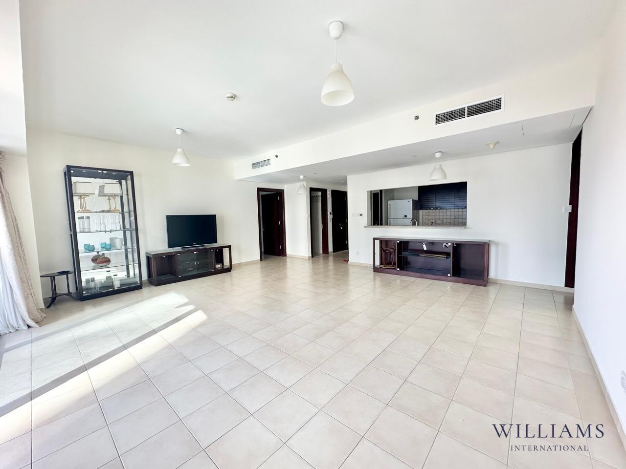 MARINA VIEWS | VACANT | LARGE LIVING SPACE
