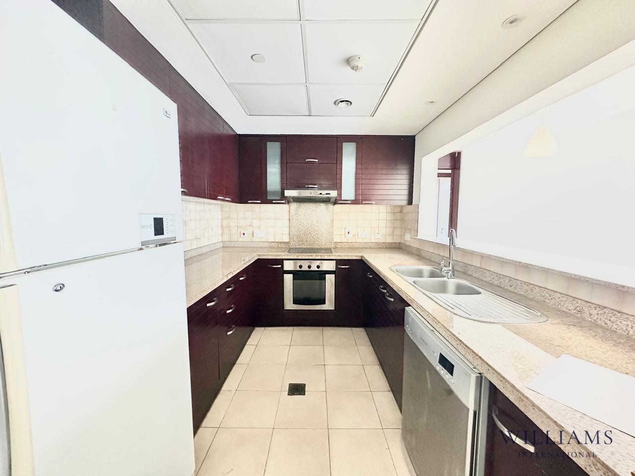 MARINA VIEWS | VACANT | LARGE LIVING SPACE