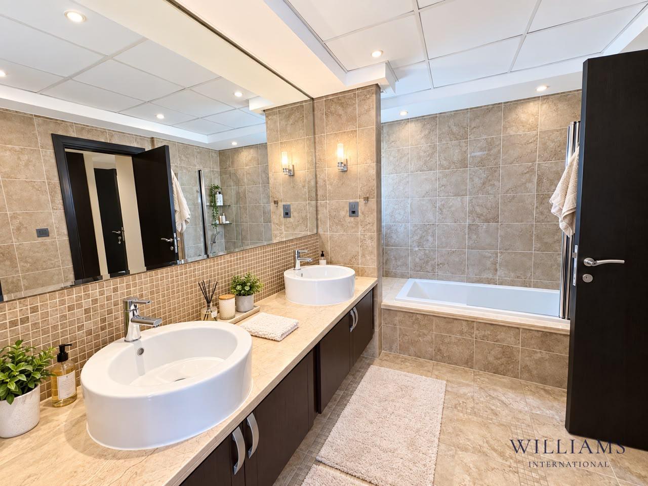 ONE OF A KIND | 5 BED | HUGE 11,816 SQ.FT PLOT