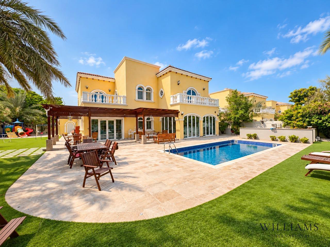 ONE OF A KIND | 5 BED | HUGE 11,816 SQ.FT PLOT