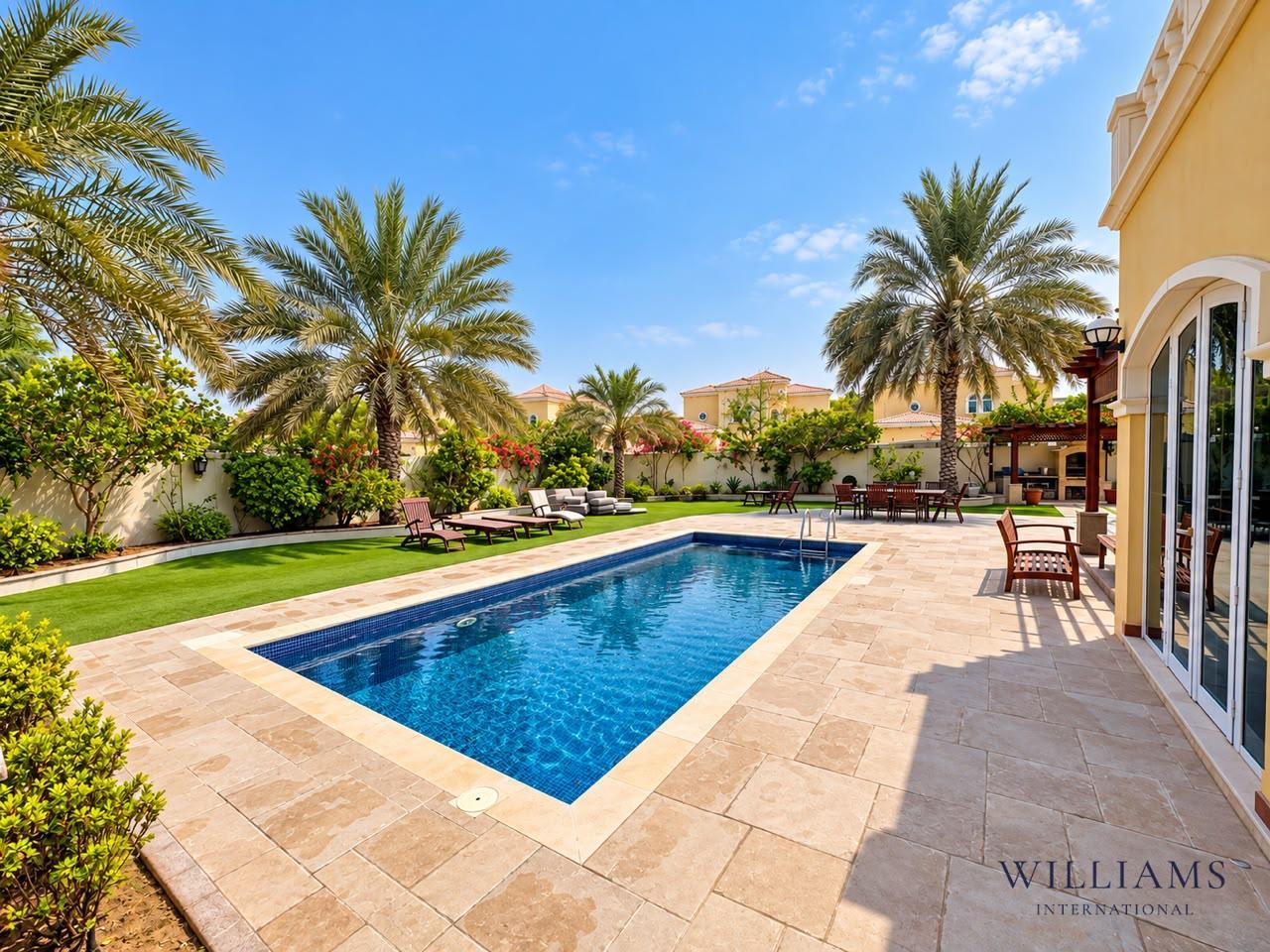 ONE OF A KIND | 5 BED | HUGE 11,816 SQ.FT PLOT