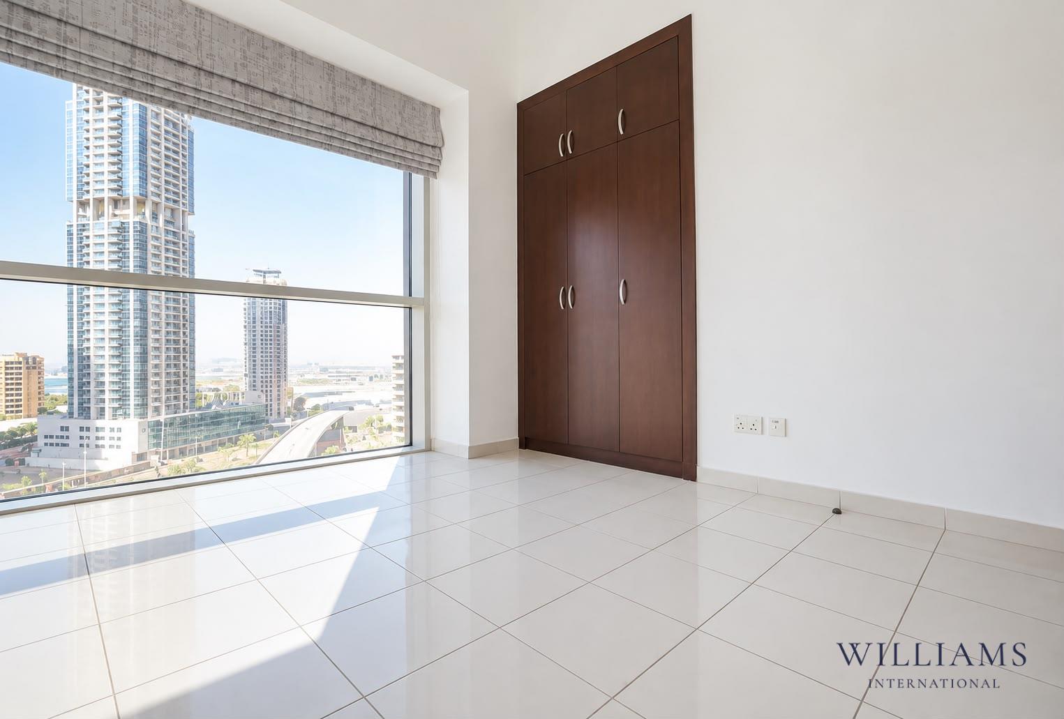 MARINA VIEWS | VACANT | LARGE LIVING SPACE